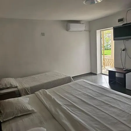 за гости - девня 3*